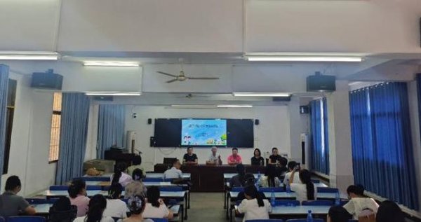 股票配资开户官网 暑期老师跳舞忙，学生操场要开趴，新学期全校都嗨翻？